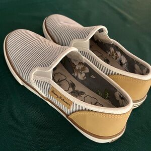 Tommy Bahama women’s canvas slip-on shoes